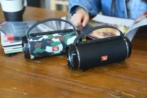 Tragbarer kabelloser Bluetooth-Lautsprecher, wasserdichtes Design, tiefer Bass für den Desktop.
