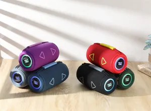 Detailaufnahme des tragbaren Outdoor Bluetooth-La utsprechers mit RGB Beleuchtung und Griff.