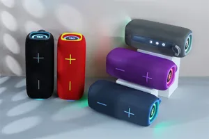 Tragbarer kabelloser Bluetooth-Lautsprecher mit RGB-Lichtern und wasserdichtem Gewebedesign.
