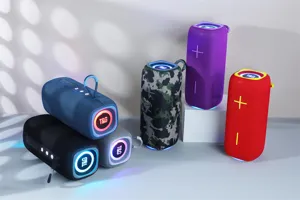 Tragbarer kabelloser Bluetooth-Lautsprecher mit RGB-Lichtern und starkem Tiefbass.