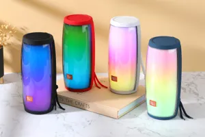 Haut-parleur Bluetooth sans fil avec lumières LED colorées, design cylindrique portable.