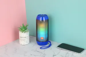 Tragbarer kabelloser Bluetooth-Lautsprecher mit RGB-Beleuchtung und Stereoklang für Musik.