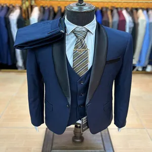Ανδρικό κοστούμι τριμερές slim fit με σαλ κολάρο, ιδανικό για γάμους, αποφοίτηση και επίσημες εκδηλώσεις.