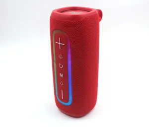 Detailansicht des tragbaren kabellosen Bluetooth-Lautsprechers mit Stoffnetz und Bedienteil.