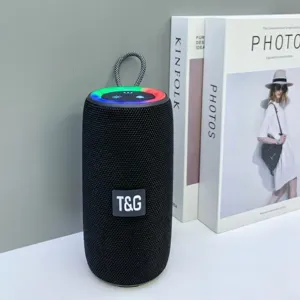 Tragbarer Bluetooth Lautsprecher mit starkem Bass, LED Ring, kabelloses Outdoor Audio.