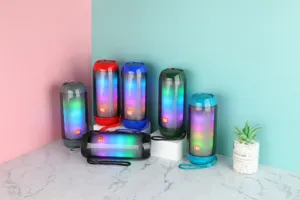 Tragbarer kabelloser Bluetooth-Lautsprecher mit buntem RGB-Atmenlicht und Stereoklang.