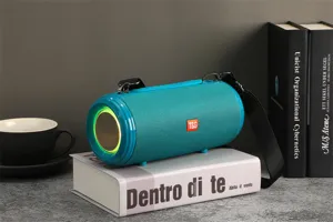 Enceinte Bluetooth portable étanche avec lumières LED colorées et son de basse puissant.