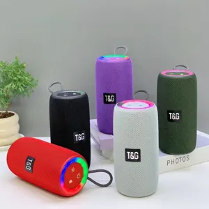 Tragbarer kabelloser Bluetooth-Lautsprecher mit bunten Lichtern, starkem Bass und Akku.