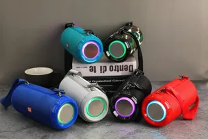 Enceinte Bluetooth portable extérieure avec lumières LED colorées et basses puissantes.