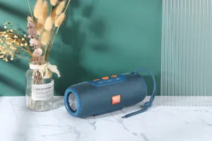 Haut-parleur Bluetooth sans fil portable avec basses profondes, design en tissu et dragonne.