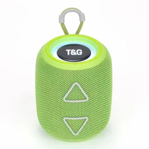 Haut-parleur Bluetooth cylindrique vert portable avec lumière LED et tissu en maille.