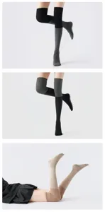 Chaussettes de yoga montantes color-block antidérapantes pour le fitness et le pilates.