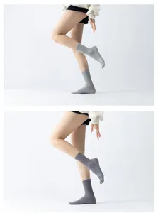 Chaussettes de yoga à cinq doigts diamant jacquard mi-hautes pour femmes, gris antidérapant