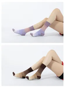Chaussettes de yoga antidérapantes mi-mollet avec dégradé et picots pour le sport.