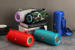 Haut-parleur Bluetooth etanche portable avec lumieres colorees et puissant subwoofer.