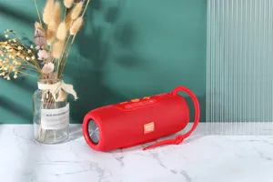 Haut-parleur Bluetooth sans fil portable rouge avec tissu en maille et sangle de transport pratique.