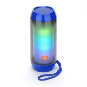 Tragbarer kabelloser Bluetooth-Lautsprecher Detailansicht mit bunter RGB-Beleuchtung.