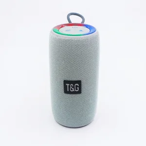 Tragbarer kabelloser Bluetooth-Lautsprecher mit RGB-LED-Licht und Stoffnetz für den Außenbereich.