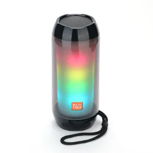 Tragbarer kabelloser Bluetooth-Lautsprecher mit bunten RGB-Lichtern und Trageschlaufe.
