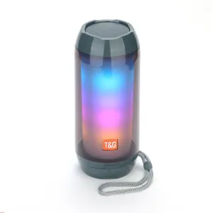 Tragbarer kabelloser Bluetooth-Lautsprecher mit bunten RGB-Atemlichtern und praktischer Trageschlaufe.