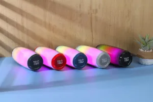 Haut-parleur sans fil Bluetooth avec lumieres LED colorees et subwoofer portable.