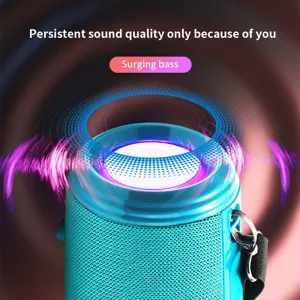 Haut-parleur Bluetooth étanche portable avec lumières colorées et basses profondes.