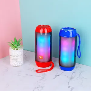 Tragbarer kabelloser Bluetooth-Lautsprecher mit lebendigen RGB-Lichtern und starkem Sound.