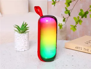 Mini haut-parleur Bluetooth portable avec des lumières RGB et des basses de haute qualité.