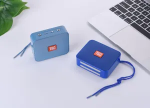 Tragbarer kabelloser Bluetooth-Lautsprecher mit T&G Logo, kompaktes Design und Band.