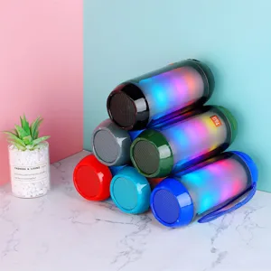 Tragbarer kabelloser Bluetooth-Lautsprecher mit bunter RGB-Beleuchtung und 3D-Stereosound.