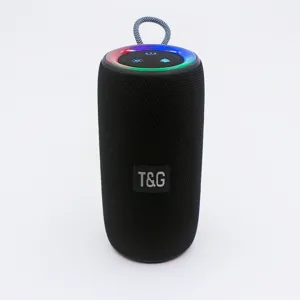 Tragbarer kabelloser Bluetooth-Lautsprecher mit RGB LED-Licht und starkem Bass für Outdoor.