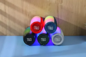 Haut-parleur Bluetooth sans fil portable avec lumières LED colorées et basses profondes.