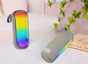 Mini haut-parleur Bluetooth portable avec lumières RGB colorées, basses TWS et lanière.