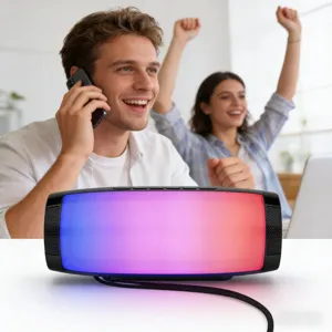 Enceinte Bluetooth sans fil portable avec effet lumineux LED RVB et basses puissantes.