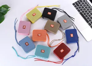 Tragbarer kleiner kabelloser Bluetooth-Lautsprecher mit Kordel, bunter Stereo-Bass-Sound.