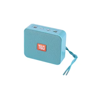 Tragbarer kabelloser Bluetooth-Lautsprecher Detailansicht mit vorderen Tasten und Seil.