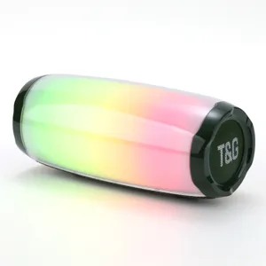 Gros plan détaillé de l'enceinte Bluetooth sans fil portable avec lumières LED colorées et basses.