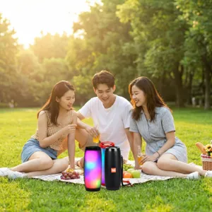 Haut-parleur Bluetooth sans fil portable avec lumières LED colorées, appairage TWS et basses profondes.