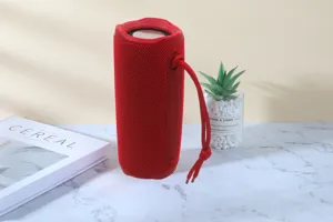 Tragbarer kabelloser Bluetooth-Lautsprecher mit wasserdichtem Design und starkem Bass.