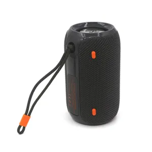Tragbarer kabelloser Bluetooth-Lautsprecher Detail, zylindrisches Netzdesign mit Trageschlaufe.