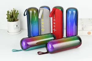 Mini enceinte Bluetooth portable avec lumières LED colorées et fonction TWS vue de détail.