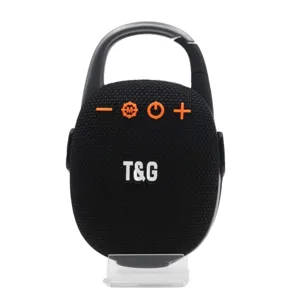 Tragbarer Outdoor-Bluetooth-Lautsprecher mit integriertem Karabinerhaken und klarem Klang.
