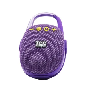 Tragbarer kabelloser Outdoor Bluetooth Lautsprecher mit Karabiner Clip, violetes Design.