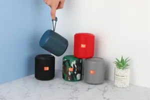 Tragbarer Outdoor Stoff Bluetooth Lautsprecher mit kabellosem Radio und modischem Design.