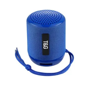 Vista dettagliata dell'altoparlante Bluetooth portatile blu con rete cilindrica e cordino.