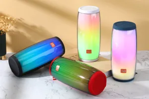 Enceinte Bluetooth sans fil avec superbes lumières LED colorées, design cylindrique pour extérieur.