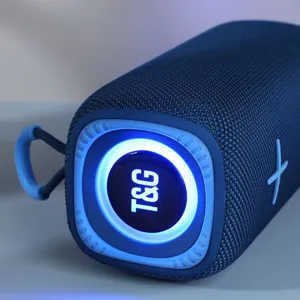 Tragbarer kabelloser Bluetooth-Lautsprecher mit RGB-Beleuchtung und wasserdichtem Design.