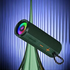Tragbarer kabelloser Bluetooth-Lautsprecher mit RGB-Licht und starkem Sound.