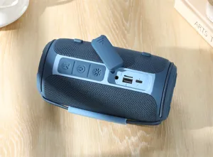Tragbarer zylindrischer Bluetooth-Lautsprecher fuer draußen mit starkem Bass und RGB-Licht.
