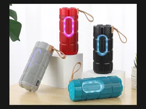 Vista dettagliata dell'altoparlante Bluetooth portatile senza fili con luci LED colorate
